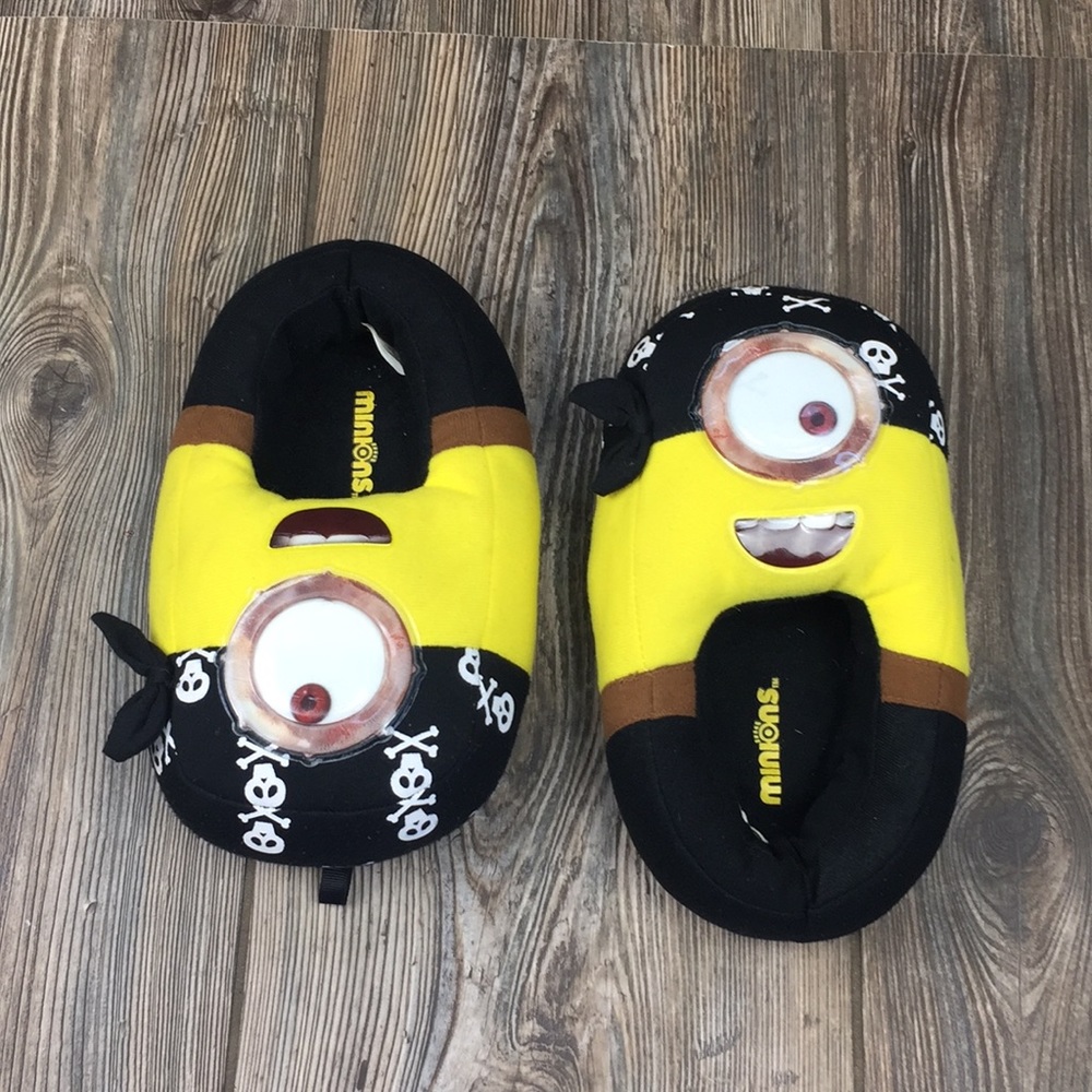 Minions Slippers Size 2-3Y Like New No Issues
